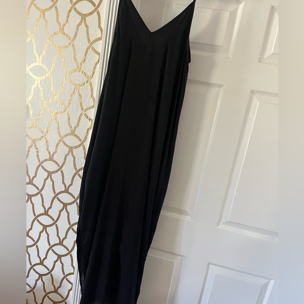 BLACK SILKY CLASSIC SENI LOOSE COLUMN SIDE SLITS EDEN BOUTIQUE BPHO MAXI DRESS